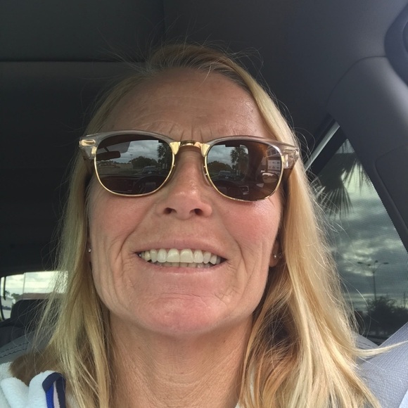 Hi!! Welcome to my closet! Take a look at all my items I have a wide variety. - Picture 7 of 7